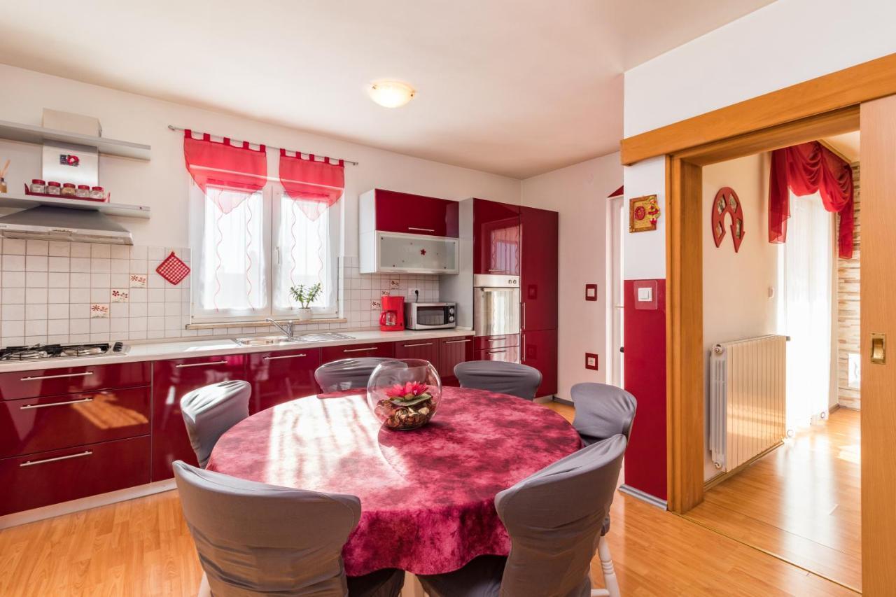 Valentina-no Groups Apartment