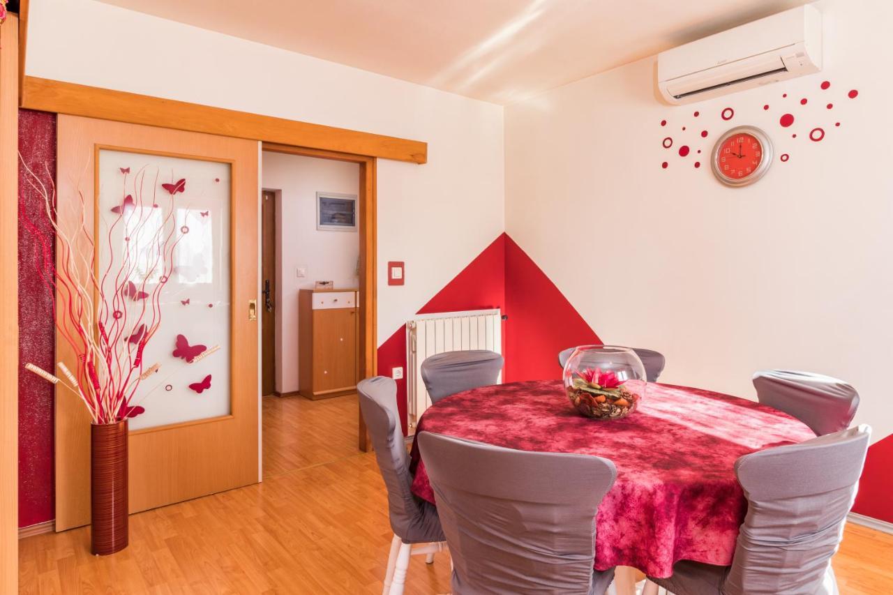 Valentina-no Groups Apartment Banjole