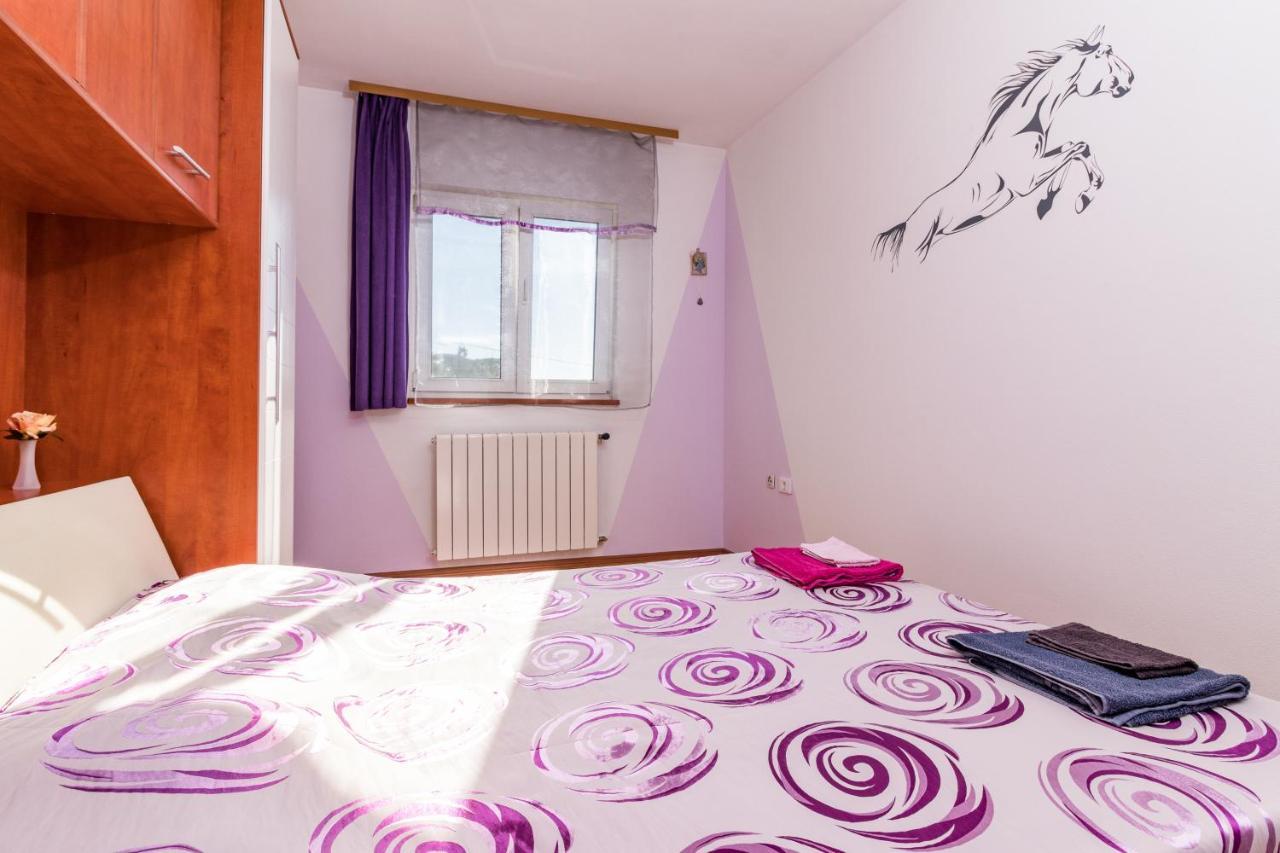 Valentina-no Groups Apartment